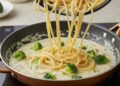 Macarrão Cremoso com Bacon e Brócolis 8 Macarrão Cremoso com Bacon e Brócolis