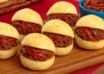 Carne Louca no Pão de Queijo 2 Carne Louca no Pão de Queijo