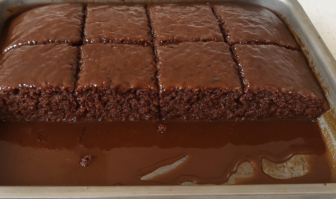 Bolo de Chocolate Fácil e Molhadinho 1 Bolo de Chocolate Fácil e Molhadinho