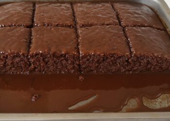 Bolo de Chocolate Fácil e Molhadinho 4 Bolo de Chocolate Fácil e Molhadinho