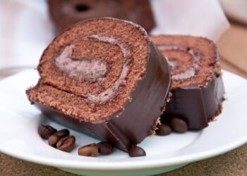 Rocambole de chocolate e café - Uma delícia para os amantes de café e chocolate 4 Rocambole de chocolate e café – Uma delícia para os amantes de café e chocolate