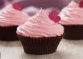 Aprenda a fazer Cupcakes caseiros com delicioso creme rosa 8 Aprenda a fazer Cupcakes caseiros com delicioso creme rosa