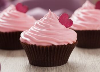 Aprenda a fazer Cupcakes caseiros com delicioso creme rosa 2 Aprenda a fazer Cupcakes caseiros com delicioso creme rosa