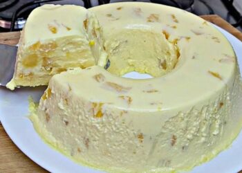 Sobremesa Gelada de Creme de Leite com Abacaxi: Refrescante e Irresistível 2 Sobremesa Gelada de Creme de Leite com Abacaxi: Refrescante e Irresistível