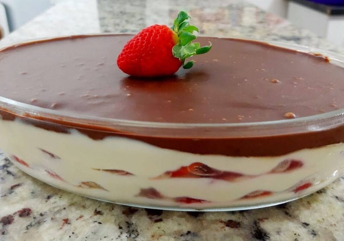 Sobremesa de Morango na Travessa- Delícia Fácil de Fazer 1 Sobremesa de Morango na Travessa- Delícia Fácil de Fazer