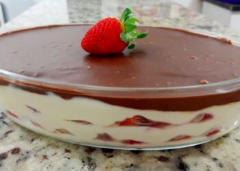 Sobremesa de Morango na Travessa- Delícia Fácil de Fazer 2 Sobremesa de Morango na Travessa- Delícia Fácil de Fazer