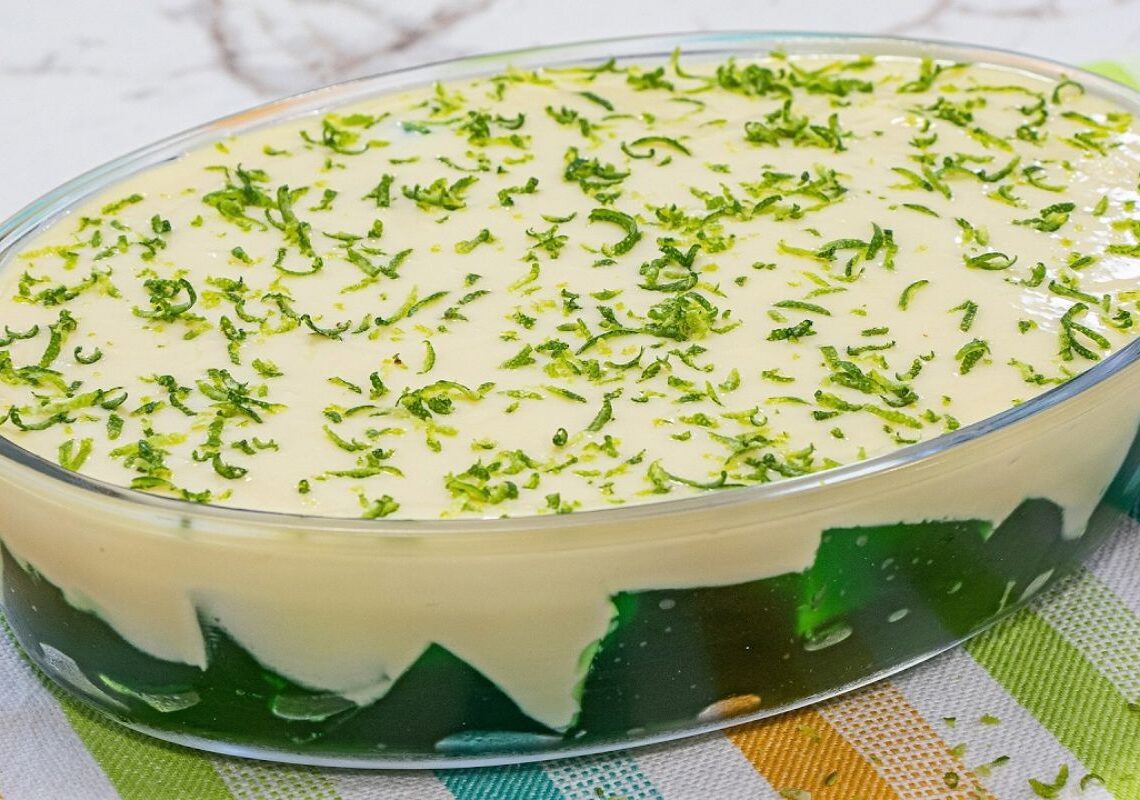 Sobremesa Gelada Cremosa de Limão com Gelatina: Apenas 4 Ingredientes 1 Sobremesa Gelada Cremosa de Limão com Gelatina: Apenas 4 Ingredientes