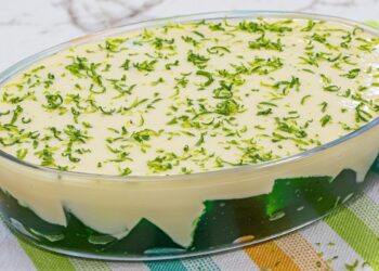 Sobremesa Gelada Cremosa de Limão com Gelatina: Apenas 4 Ingredientes 2 Sobremesa Gelada Cremosa de Limão com Gelatina: Apenas 4 Ingredientes