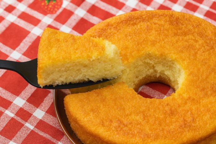 Bolo de Fubá Cremoso com Leite de Coco – Lanche Caseiro Simples para o Dia a Dia