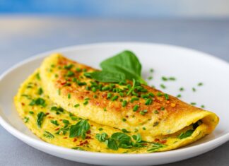 Omelete de Espinafre, Queijo e Cebolinha – Opção Rápida e Saborosa para o Dia a Dia