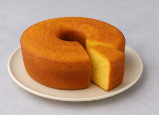 Bolo Caseiro de Milho no Liquidificador – Massa Fofa, Sabor de Roça e Preparo Rápido