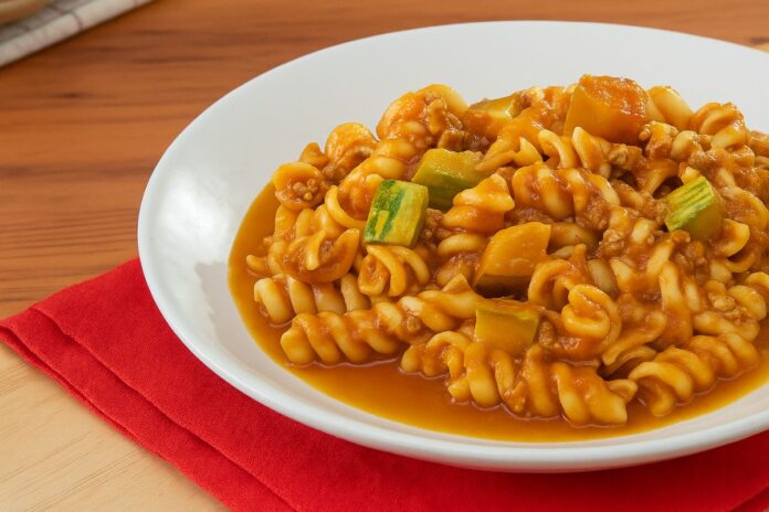 Macarrão Cremoso de Panela Só – Rápido e Sem Sujeira