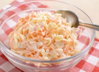 Salada de Repolho Cremosa – Acompanhamento Refrescante e Fácil para o Dia a Dia