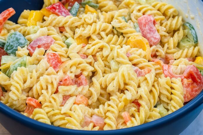 Salada de Macarrão Cremosa – Receita Fácil e Refrescante para o Almoço
