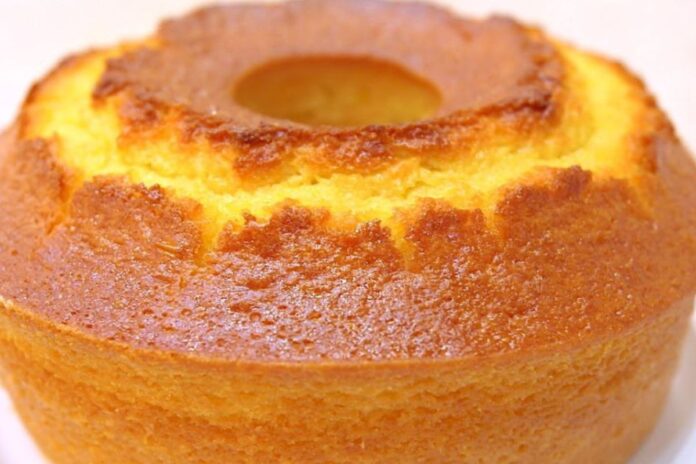 Bolo de Laranja Fofinho com Calda Brilhante