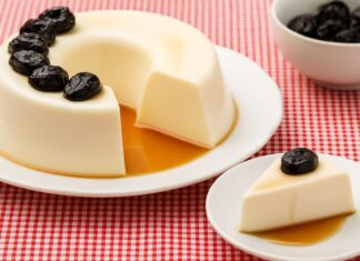 Manjar Branco com Calda de Ameixa – Sobremesa Gelada e Tradicional