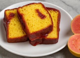Bolo de Fubá com Goiabada de Liquidificador