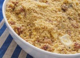 Farofa de Natal com Bacon, Cebola e Uva-Passa