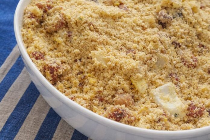 Farofa de Natal com Bacon, Cebola e Uva-Passa