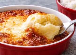 Escondidinho de Frango com Purê de Batata Gratinado no Forno