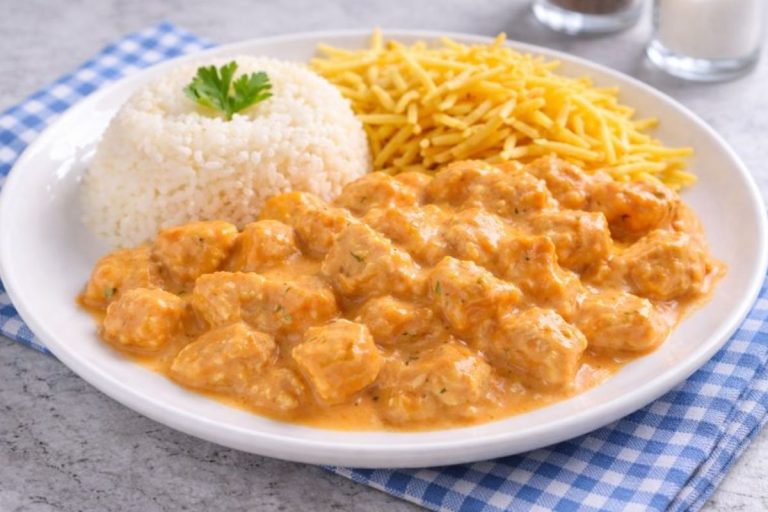 Strogonoff de Frango Simples e Cremoso