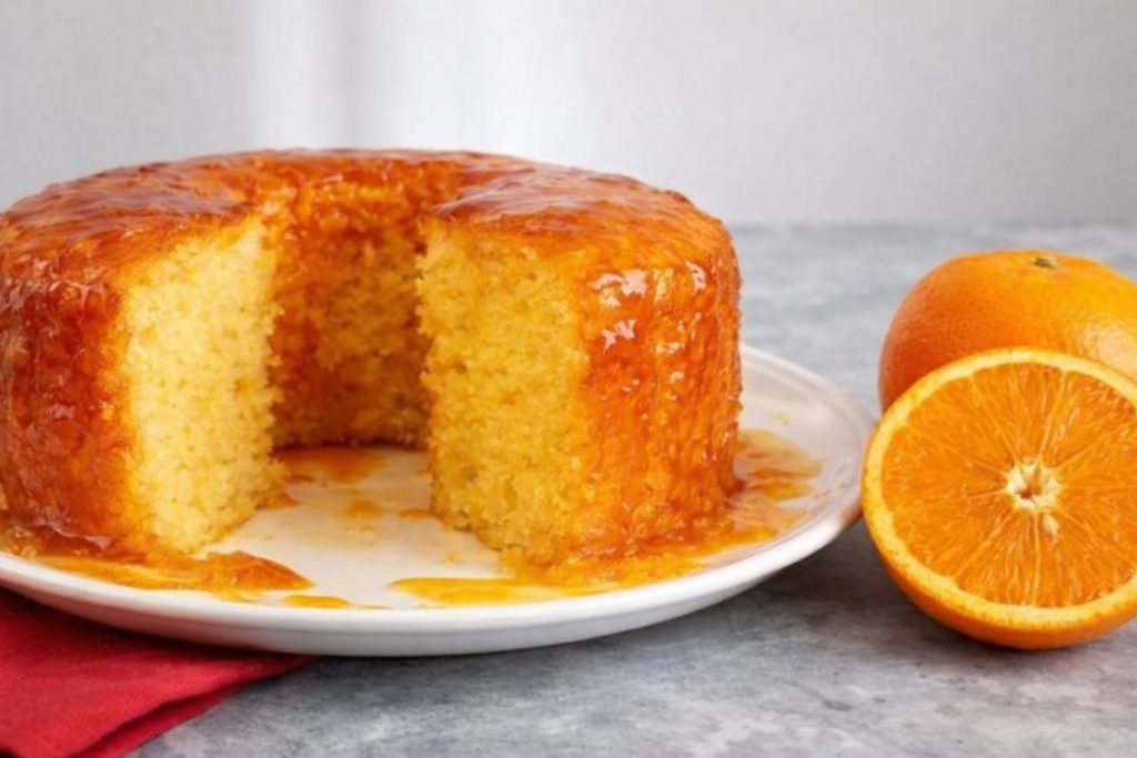 Bolo de Laranja Caseiro com Calda Simples para o Café da Tarde