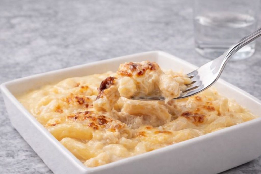 Macarrão ao Molho Branco com Frango Cremoso