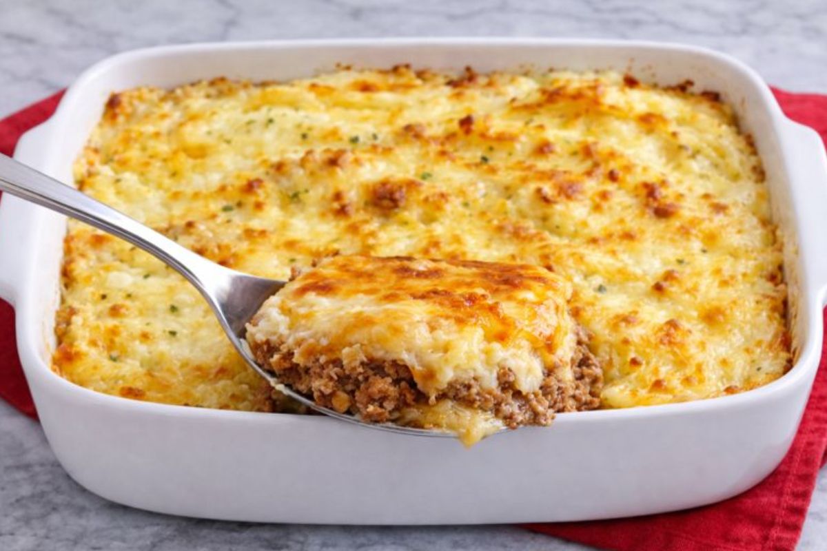 Escondidinho de Carne Moída com Purê Cremoso e Cobertura Gratinada