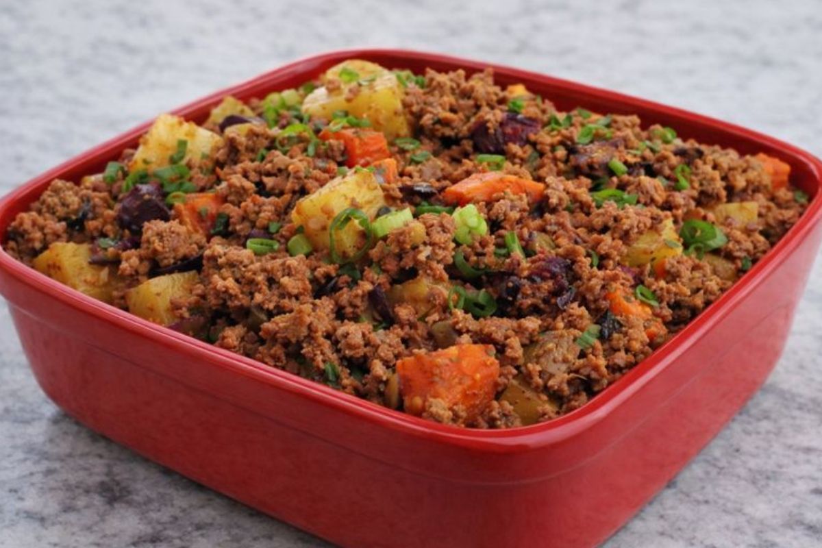 Carne Moída Refogada com Legumes Simples