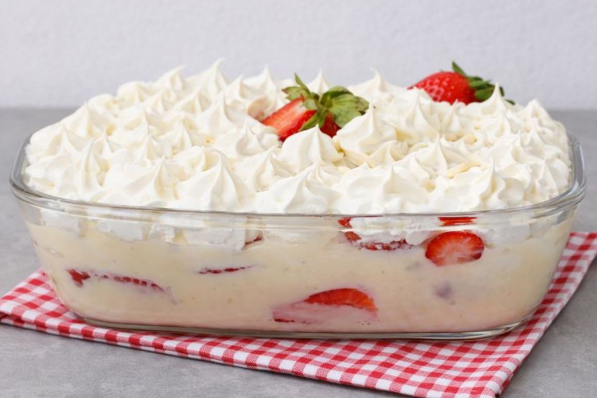 Sobremesa de Morango com Suspiro